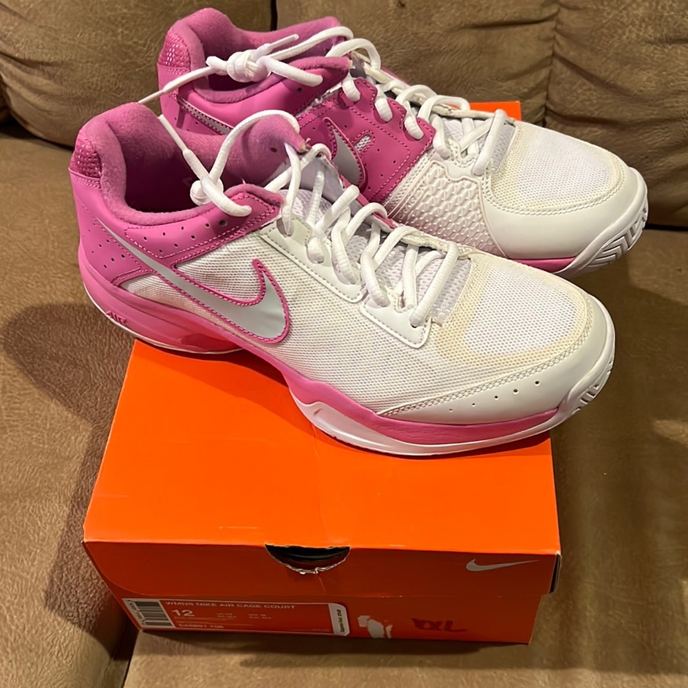 Nike womans air cage court sz 12